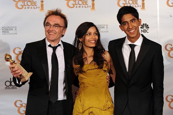 (L-R) Director Danny Boyle, and actors Freida Pinto and Dev Patel hold the award for Best Motion Picture-Drama for "Slumdog Millionaire" in the press room at the 66th Annual Golden Globe Awards held at the Beverly Hilton Hotel on January 11, 2009 in Beverly Hills, California.AFP PHOTO/JEWEL SAMAD